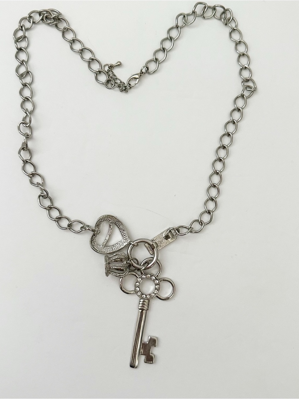 VINTAGE JUICY COUTURE SILVER-TONE KEY, CRISTAL HEART CHARM NECKLACE BRACELET SET - Picture 2 of 7